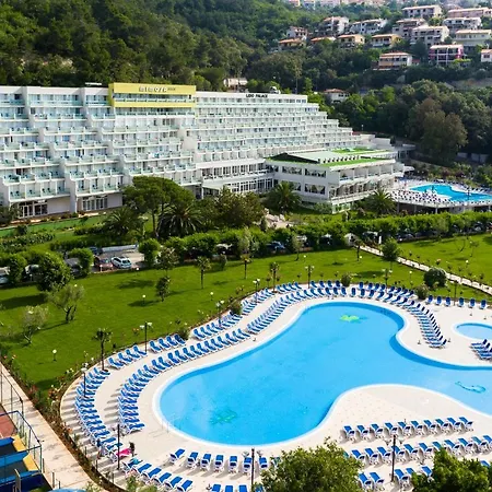 Maslinica Mimosa Lido Palace ホテル 4*